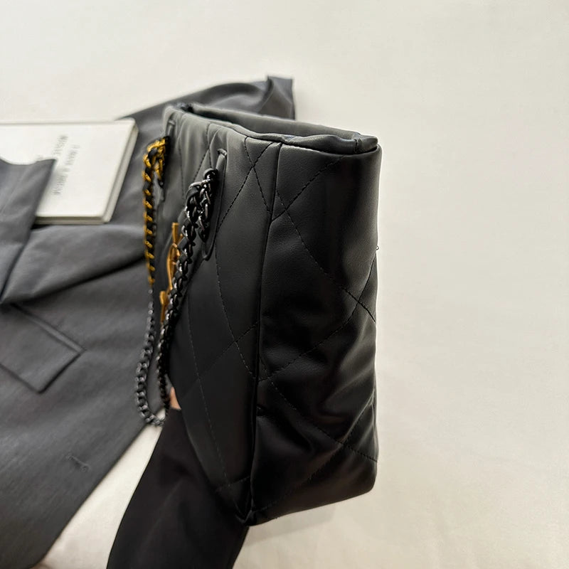 CARRA 
- Fashionable Commuter-Friendly Tote Bag - Spacious Shopper with Vintage Charm & Designer Paris Flair