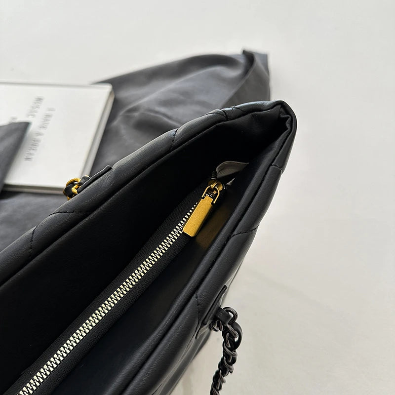 CARRA 
- Fashionable Commuter-Friendly Tote Bag - Spacious Shopper with Vintage Charm & Designer Paris Flair