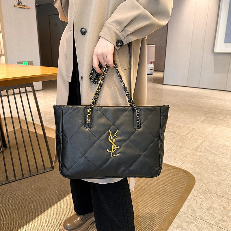 CARRA 
- Fashionable Commuter-Friendly Tote Bag - Spacious Shopper with Vintage Charm & Designer Paris Flair