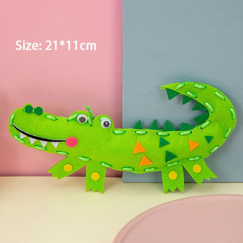 Sewing Kit for Beginner Kids Arts Crafts Cute Cartoon DIY Projects of Stuffed Animal Dolls Pendant Shoulder Bag Threaded Toys